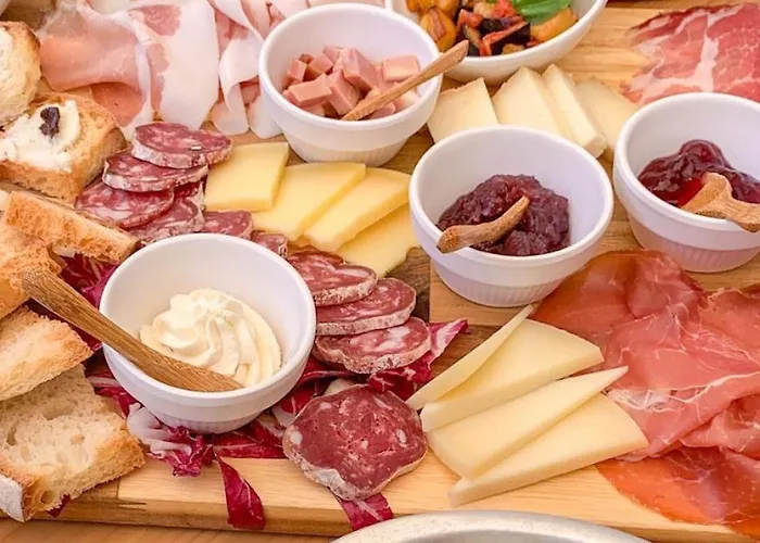 מלון Hotiday Collection - 5*