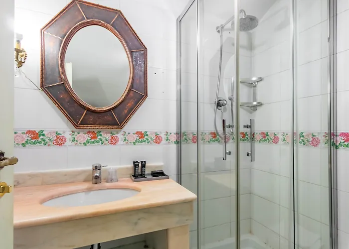 מלון Hotiday Collection - 5*